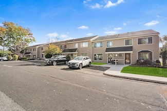 28 Berry Ct Unit 576, Staten Island, NY 10309