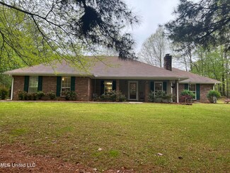 1031 Rocky Point Rd, Carthage, MS 39051