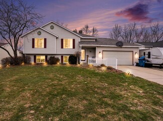 11325 Barkton Dr, Holland, MI 49424