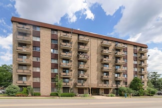 850 Des Plaines Ave Unit 405, Forest Park, IL 60130