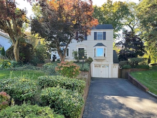 146 Quaker Ridge Rd, Manhasset, NY 11030