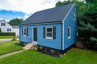 743 Metacom Ave, Bristol, RI 02809
