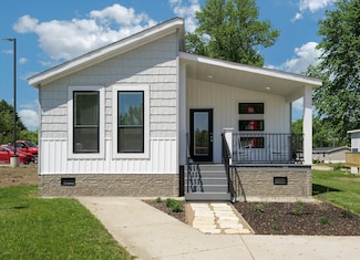 305 Mclean St, Mahomet, IL 61853