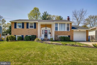 22 Lamp Post Ln, Cherry Hill, NJ 08003