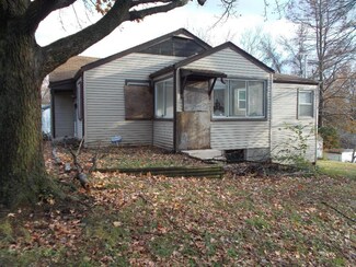 7058 Roslyn Dr, Saint Louis, MO 63136
