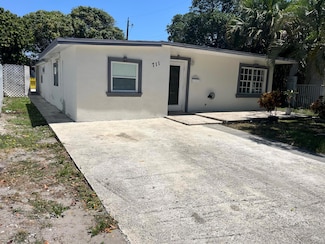 711 Fernwood Dr, West Palm Beach, FL 33405