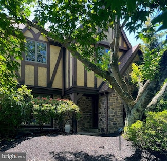 13 Colonial Dr, Newtown, PA 18940