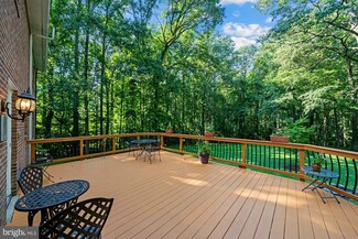 636 Springvale Rd, Great Falls, VA 22066