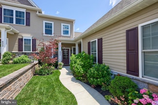 607 Blue Spruce Dr, Lititz, PA 17543