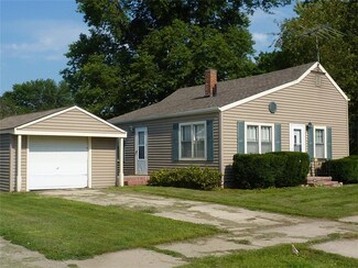 806 9th Ave, Belle Plaine, IA 52208