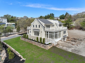 220 Atlantic St, Gloucester, MA 01930