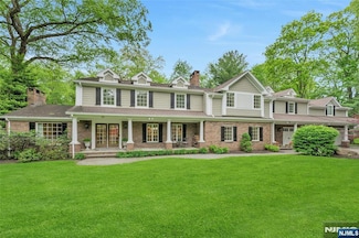 876 Meadow Ln, Franklin Lakes, NJ 07417