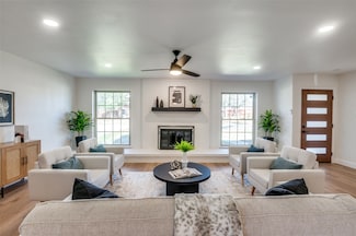 2028 Casa Loma Ct, Grapevine, TX 76051