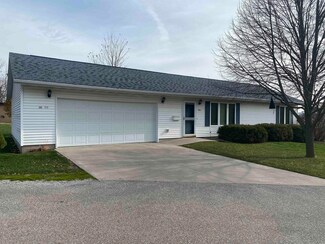 305 1/2 Sherman St, Dysart, IA 52224