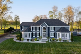 19 Lamplighter Ln, Salem, NH 03079