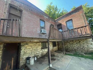137 E Cartwright Ave, Saint Louis, MO 63125
