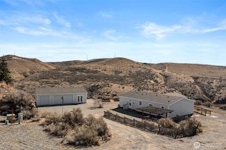 1961 Hillcrest Ln, East Wenatchee, WA 98802