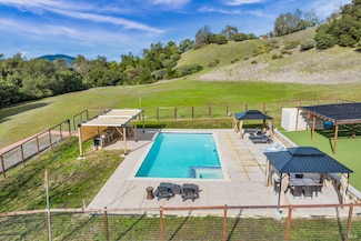 2025 Woodhawk Ln, Cloverdale, CA 95425