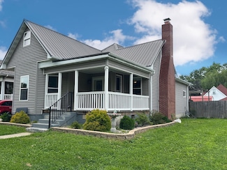 327 E 4th St, Flora, IL 62839