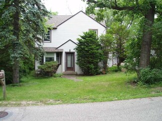 5200 Maplehill Dr, McCullom Lake, IL 60050