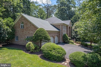 2713 Silkwood Ct, Oakton, VA 22124