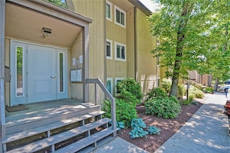 400 New River Rd Unit 412, Manville, RI 02838