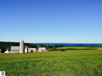 6352 N Jelinek Rd, Northport, MI 49670