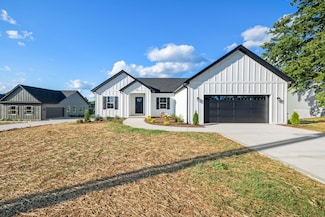 4595 Window Cliff Rd, Baxter, TN 38544