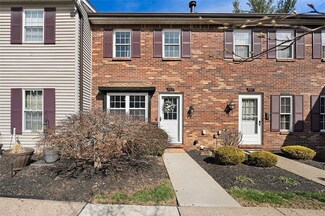 655 Newton Square Dr, Moon/Crescent Township, PA 15108