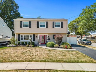 108 Dawn Dr, Port Reading, NJ 07064