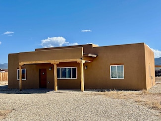 37 Cactus Flower Rd, Ranchos de Taos, NM 87557