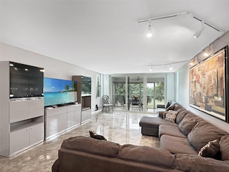 3505 Oaks Way Unit 310, Pompano Beach, FL 33069