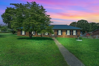 208 Royal Oak Dr, Dickson, TN 37055