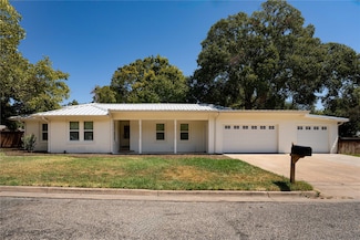 509 S Meyer St, La Grange, TX 78945