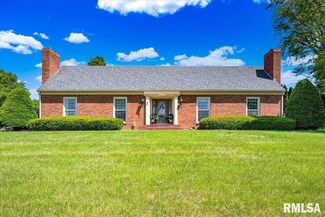 555 Kenwick Dr, Galesburg, IL 61401