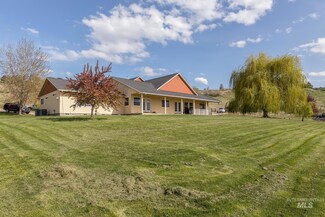 5668 Finley Rd, Fruitland, ID 83619