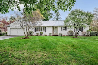 2 Sherwood Dr, Nashua, NH 03063