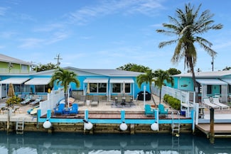 601 8th St, Key Colony Beach, FL 33051