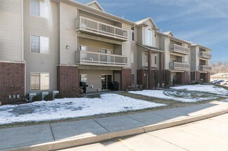 250 Cimarron Dr Unit 214, Hiawatha, IA 52233