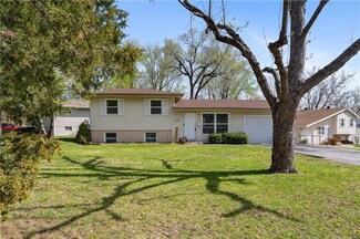 6311 NE Agnes Cir, Kansas City, MO 64119