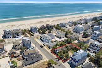 16 E Goldsborough Ave, Beach Haven, NJ 08008