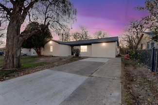 219 Longbranch Ln, Dallas, TX 75217