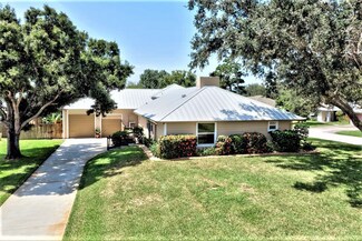 28 Sunset Dr, Sebastian, FL 32958