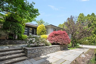 20 Woodland Terrace, Providence, RI 02906