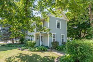 54 Monroe St, Oswego, IL 60543