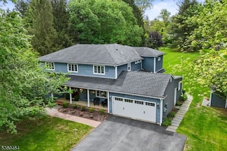 27 Phoenix Dr, Mendham, NJ 07945