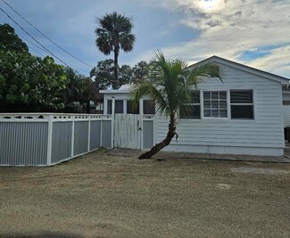 2492 NE Pine Ave, Jensen Beach, FL 34957