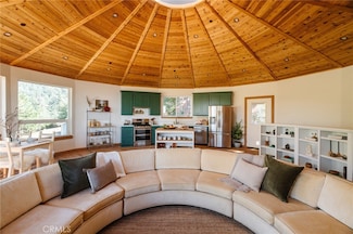 721 Chillon Dr, Crestline, CA 92325