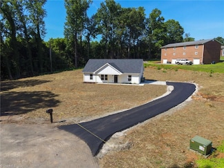192 White Pine Ln, Lexington, NC 27292