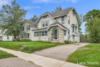 514 N Park St NE, Grand Rapids, MI 49525